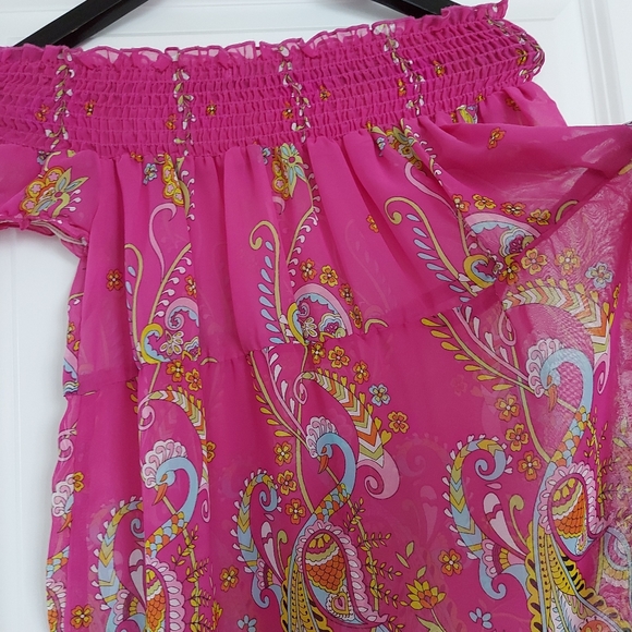 Hot Pink Floral Tops👚🛍 - Picture 2 of 7